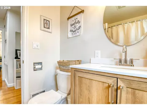 Bath - 618 NW 9th St, Pendleton, OR 97801 photo 2 of 2