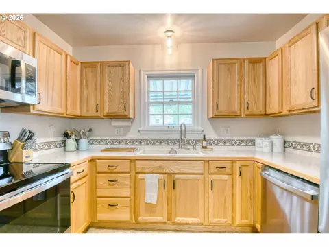Kitchen - 618 NW 9th St, Pendleton, OR 97801 photo 2 of 3