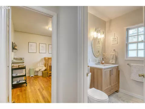 Entry Way - 618 NW 9th St, Pendleton, OR 97801 photo 2 of 3