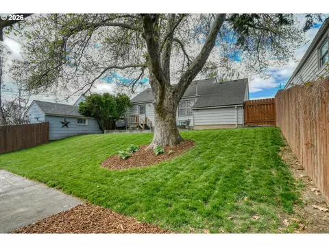 Exterior - 618 NW 9th St, Pendleton, OR 97801 photo 9 of 13