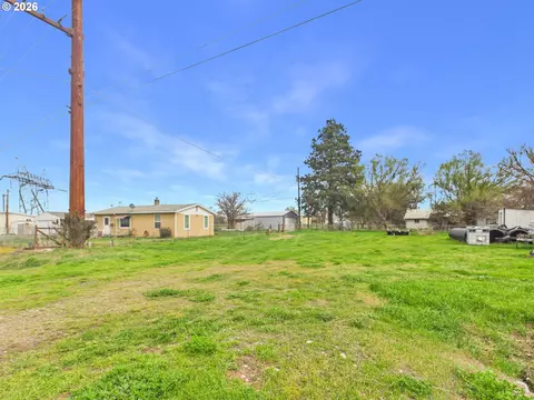 Exterior - 82045 Lind Rd, Umatilla, OR 97882 photo 1 of 3