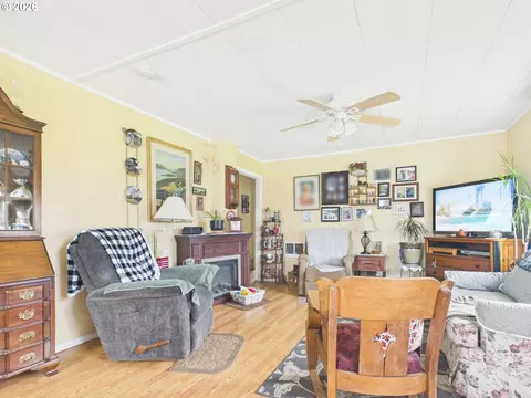 Living - 82045 Lind Rd, Umatilla, OR 97882 photo 1 of 2