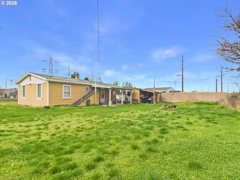 Exterior - 82045 Lind Rd, Umatilla, OR 97882 photo 3 of 3