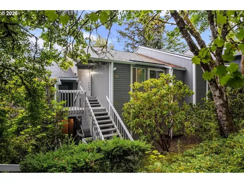 44 Eagle Crest Dr #38, Lake Oswego, OR 97035