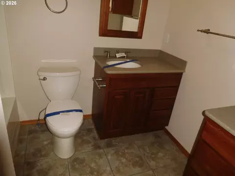 Bath - 815 N Main St, Pendleton, OR 97801 photo 2 of 5