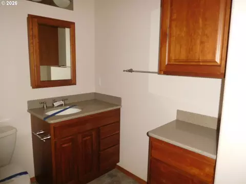 Bath - 815 N Main St, Pendleton, OR 97801 photo 4 of 5