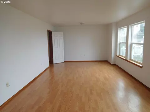 Living - 815 N Main St, Pendleton, OR 97801 photo 5 of 7