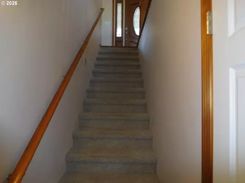 Entry Way - 815 N Main St, Pendleton, OR 97801 photo 1 of 2