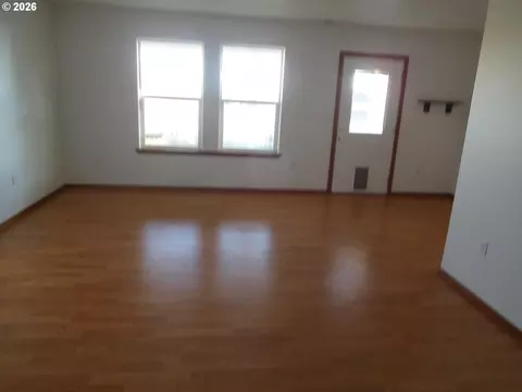 Living - 815 N Main St, Pendleton, OR 97801 photo 1 of 7