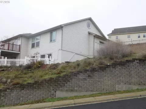 Exterior - 815 N Main St, Pendleton, OR 97801 photo 1 of 7