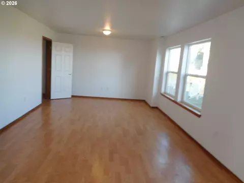 Living - 815 N Main St, Pendleton, OR 97801 photo 2 of 7