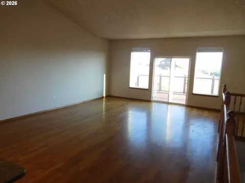 Living - 815 N Main St, Pendleton, OR 97801 photo 3 of 7