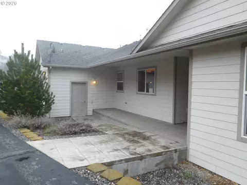 Exterior - 815 N Main St, Pendleton, OR 97801 photo 5 of 7