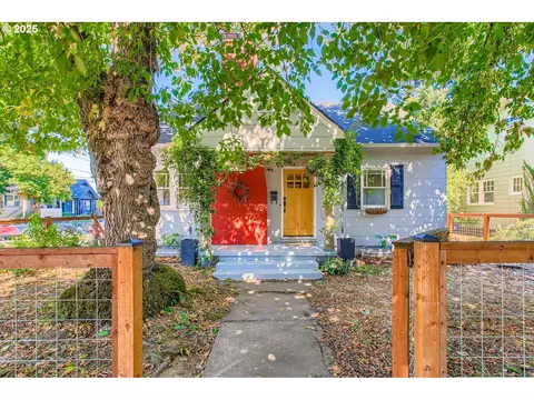 5205 SE Taggart Ct, Portland, OR 97206