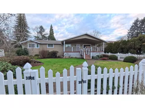 1732 Del Rio Rd, Roseburg, OR 97471