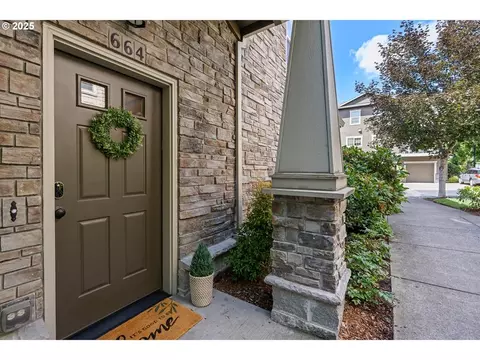 664 NE Adwick Dr, Beaverton, OR 97006