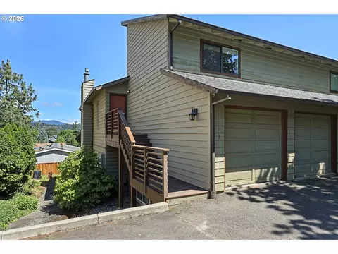 1502 Lincoln St #3, Hood River, OR 97031