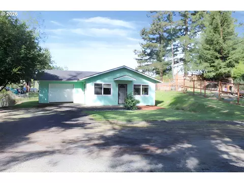 751 N Baxter St, Coquille, OR 97423
