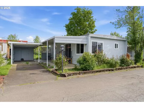 612 N Cascade Dr, Woodburn, OR 97071