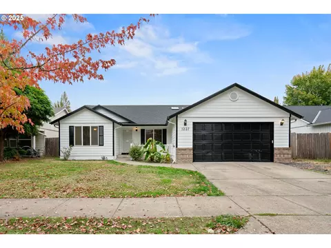 1237 S 7th St, Independence, OR 97351