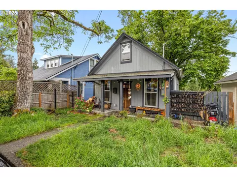 709 10th St, Oregon City, OR 97045