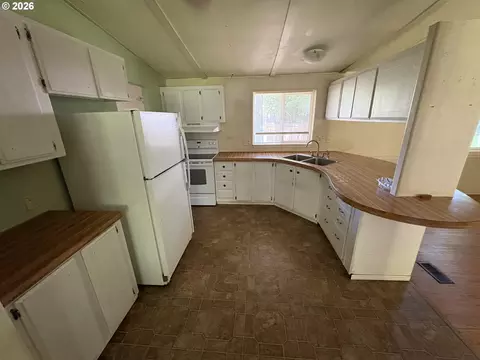 92008 Maple Ln, Springfield, OR 97478 photo 10