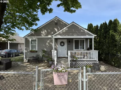 227 Cobb St, Dillard, OR 97432