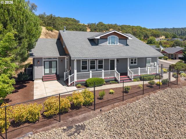 1984 NE Sunset Loop Dr, Roseburg, OR 97470
