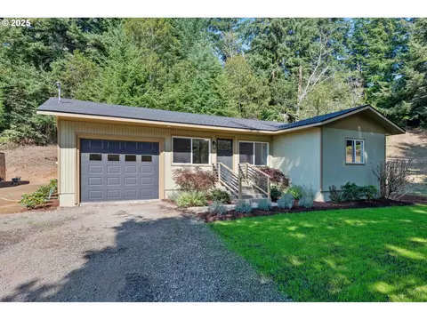 60422 Foxglove Rd, Coos Bay, OR 97420