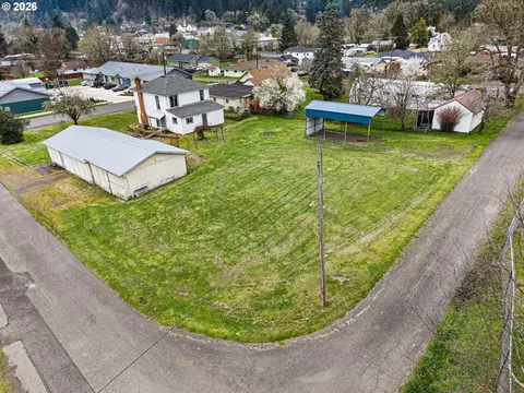 200 Hedrick Creek Ave, Drain, OR 97435