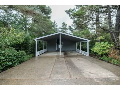 1600 Rhododendron Dr #96, Florence, OR 97439