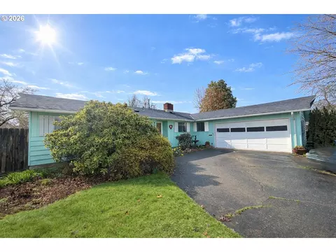 126 Woodlane Dr, Springfield, OR 97477