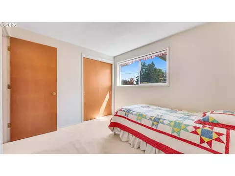 Bedroom - 2844 Maranta St, Eugene, OR 97404 photo 2 of 6