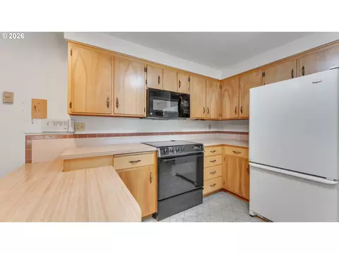 Kitchen - 2844 Maranta St, Eugene, OR 97404 photo 4 of 4