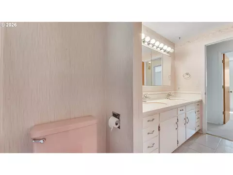 Bath - 2844 Maranta St, Eugene, OR 97404 photo 3 of 3