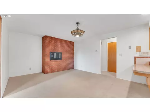 Living - 2844 Maranta St, Eugene, OR 97404 photo 4 of 7