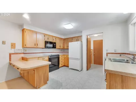 Kitchen - 2844 Maranta St, Eugene, OR 97404 photo 2 of 4