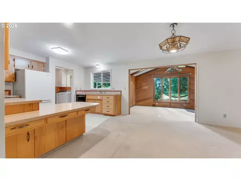 Living - 2844 Maranta St, Eugene, OR 97404 photo 3 of 7