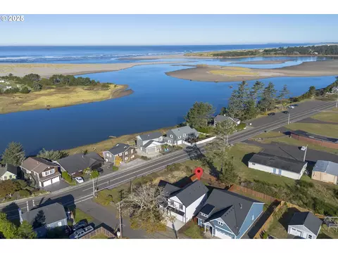 790 17th Ave, Seaside, OR 97138
