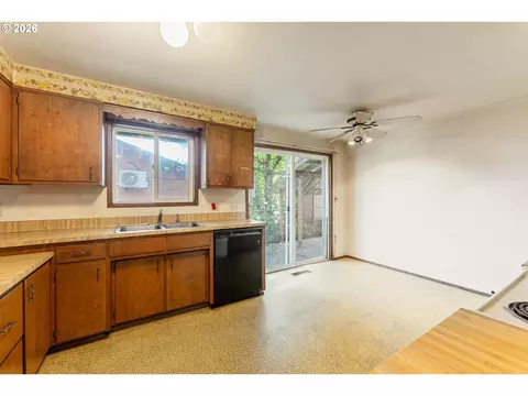 Kitchen - 427 Colt Dr, Eugene, OR 97401 photo 1 of 3