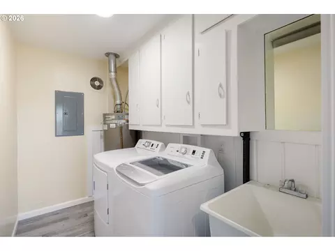 450 Hunsaker Ln, Eugene, OR 97404 photo 32