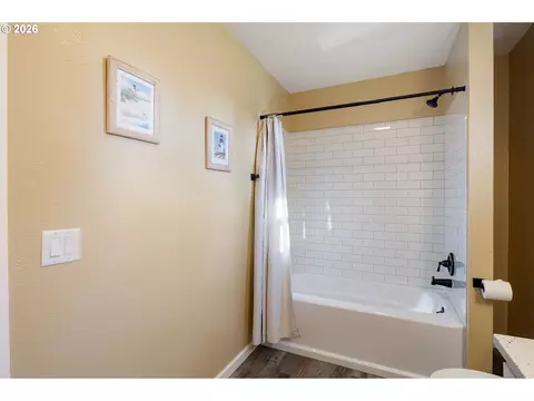 450 Hunsaker Ln, Eugene, OR 97404 photo 27