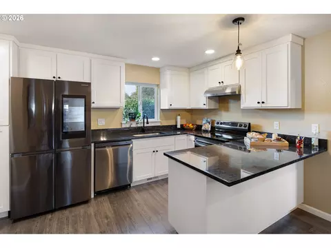 450 Hunsaker Ln, Eugene, OR 97404 photo 13
