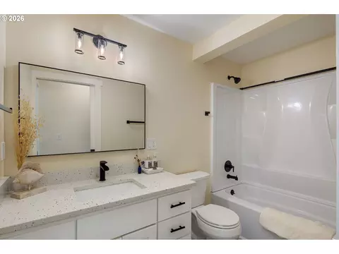 450 Hunsaker Ln, Eugene, OR 97404 photo 21