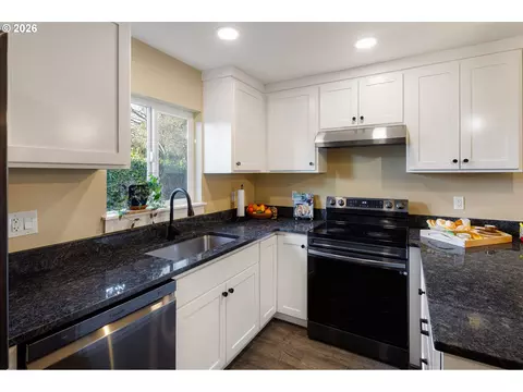 450 Hunsaker Ln, Eugene, OR 97404 photo 14