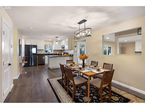 450 Hunsaker Ln, Eugene, OR 97404 photo 11