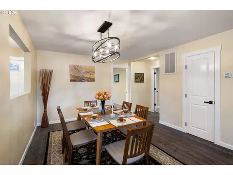 450 Hunsaker Ln, Eugene, OR 97404 photo 9