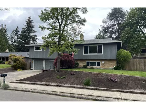 1360 Tamarisk Dr, West Linn, OR 97068