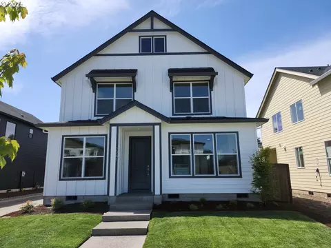 2941 Olympic St #28, Woodburn, OR 97071