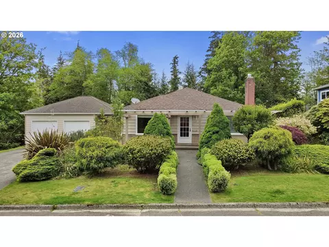 228 Kensington Ave, Astoria, OR 97103